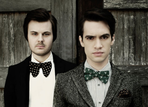 brendon-urie-surprised-on-stage-by-old-drummer-spencer-smith