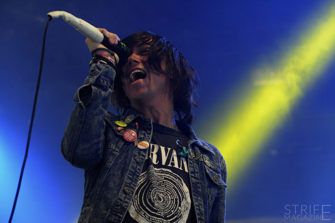 Watch Sleeping With Sirens Perform At 