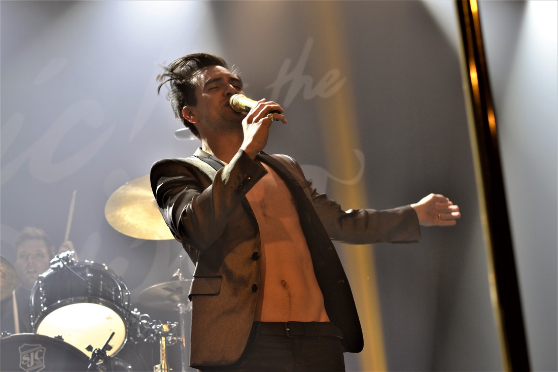 brendon-urie-explains-story-behind-dont-threaten-me-with-a-good-time