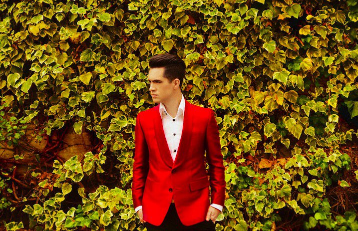 panic-at-the-disco-are-sending-fans-cryptic-messages-and-packages
