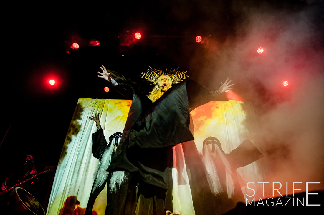 In This Moment S The Witching Hour A Theatrical Masterpiece That S Impossible To Put Into Words Strife Magazine