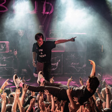 Yungblud obtiene el primer disco sencillo certificado en oro