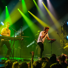 LIVE REVIEW: AJR & Flawes Bring Top Notch Entertainment To Amsterdam