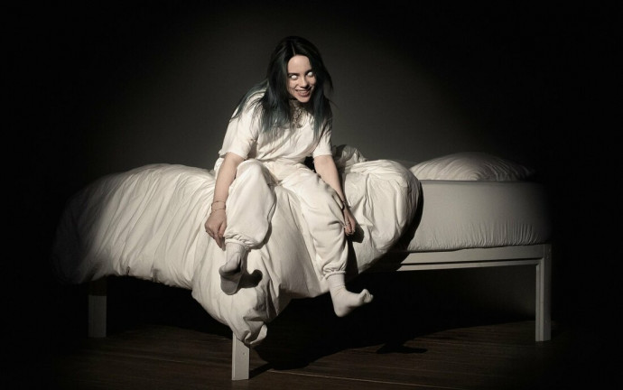 Billie Eilish se desnuda para protestar contra la vergüenza corporal en el primer show de la gira mundial