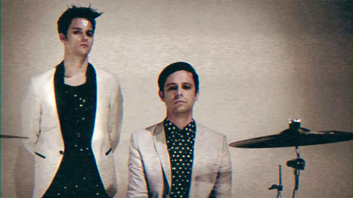 IDKHOW Release Piano Version Of 'Leave Me Alone'