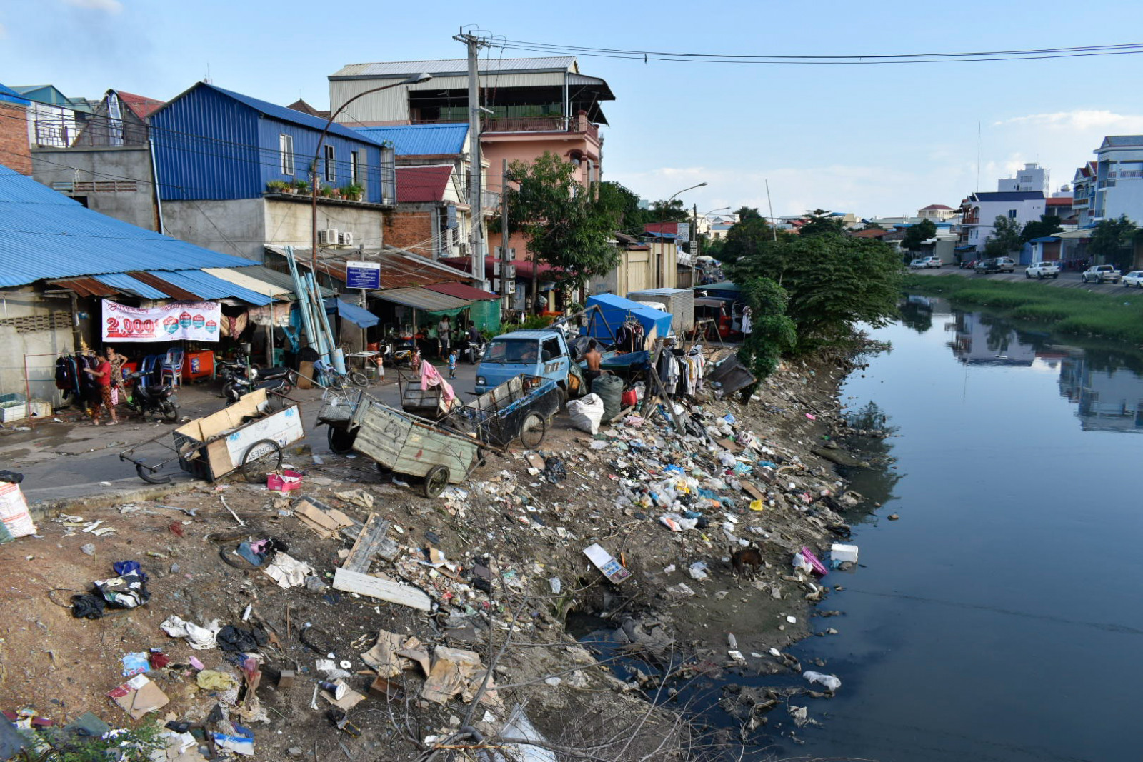 City of garbage Phnom Penh rivers with lots of garbage