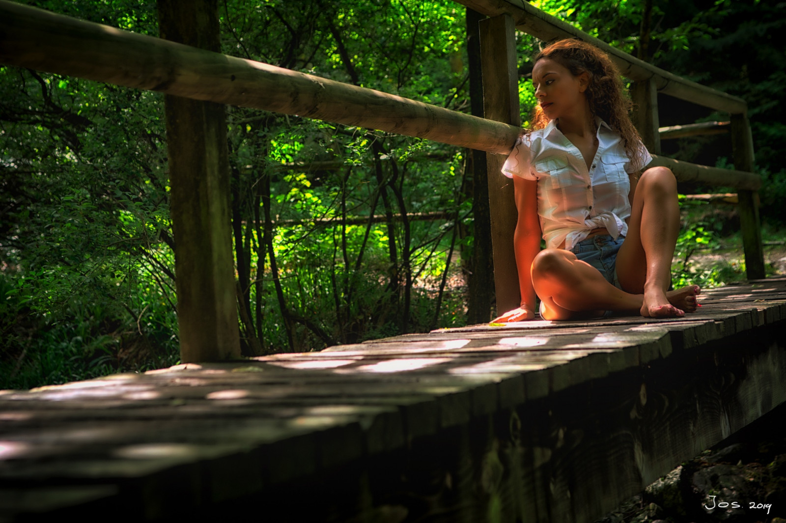 learn-about-composition-in-photography-lady-on-bridge-by-jos-joosten