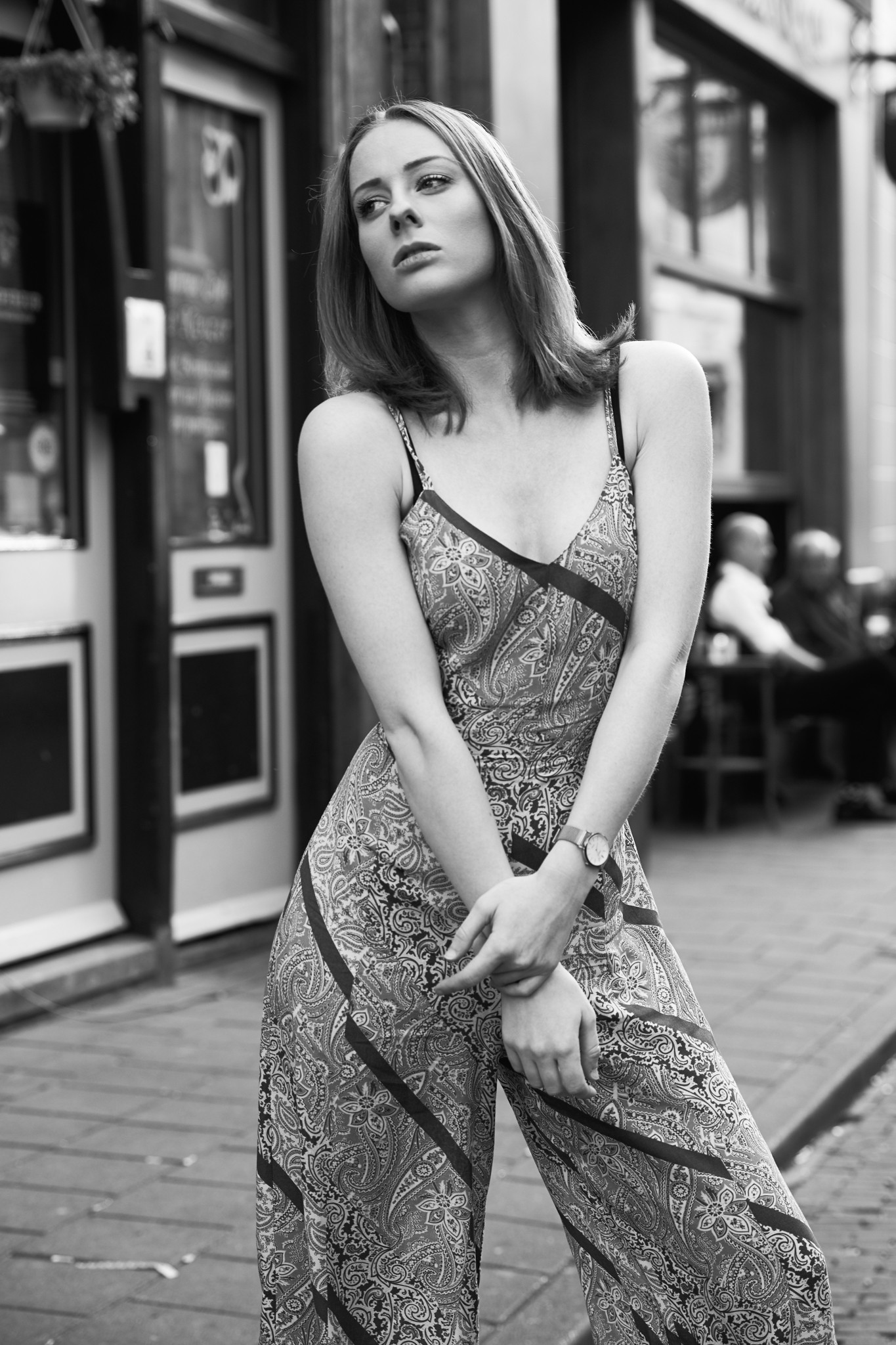 woman-in-street-black-white-photography-jan-kruize